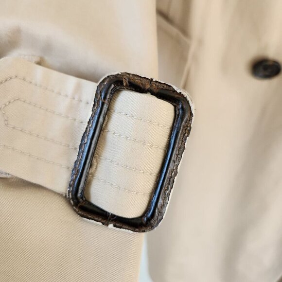 Banana Republic Classic Trench Coat in Medium - Picture 6 of 12